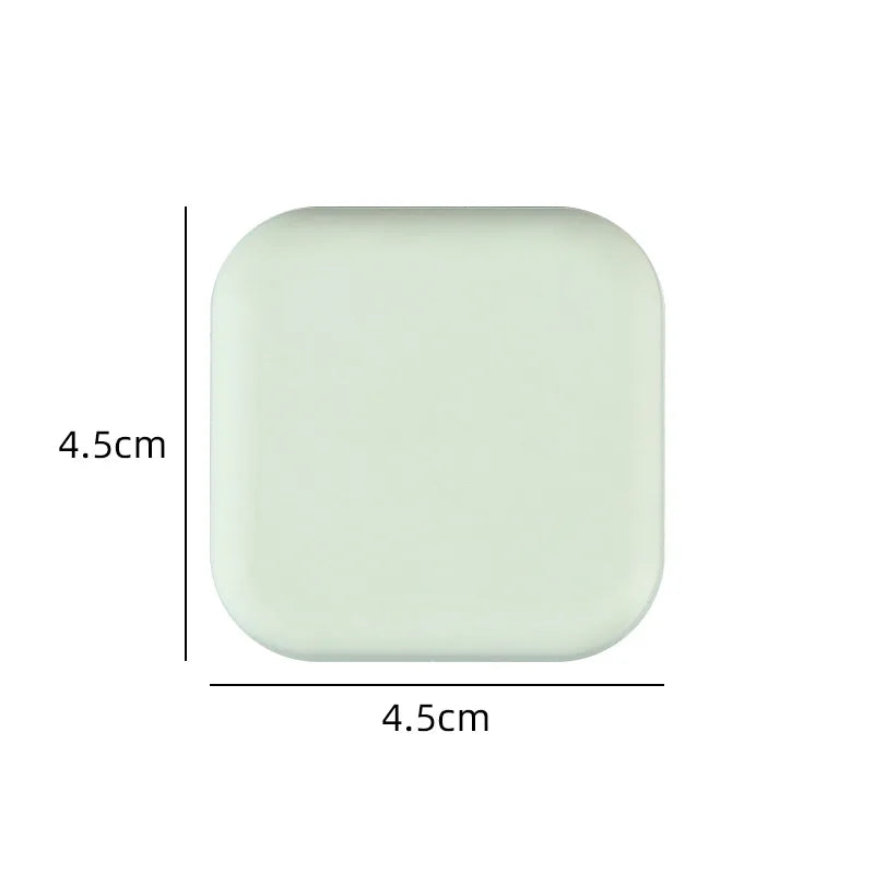 Butée de porte carrée en silicone vert, dimensions 4.5 x 4.5 x 1.8 cm, souple, résistante et autocollante — idéale pour amortir les chocs.