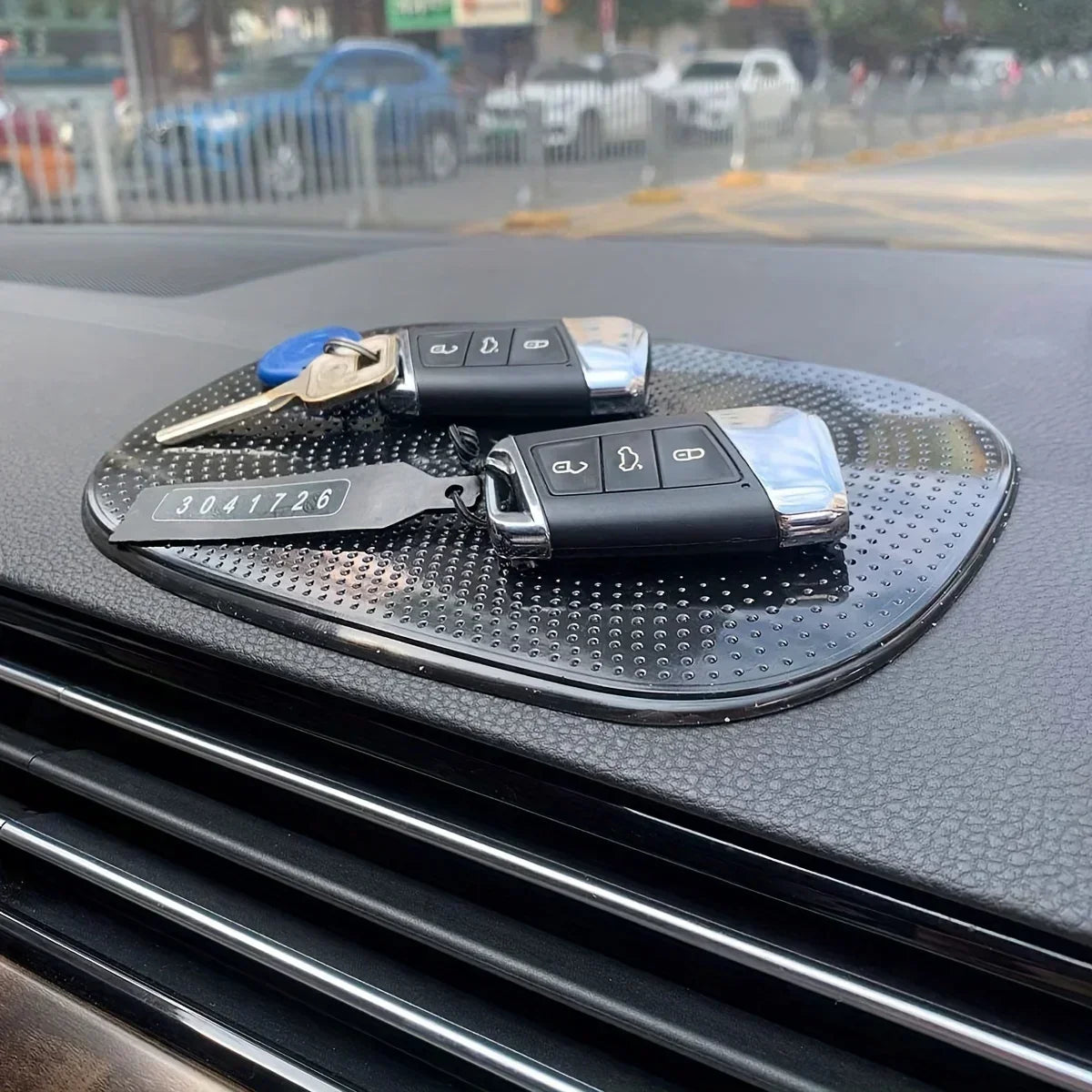 Tapis antidérapant réutilisable pour tableau de bord voiture