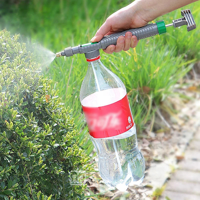 Pulvérisateur manuel haute pression avec buse réglable, fixé sur une bouteille plastique recyclée – idéal pour l’arrosage du jardin, les fleurs et les outils agricoles Un.