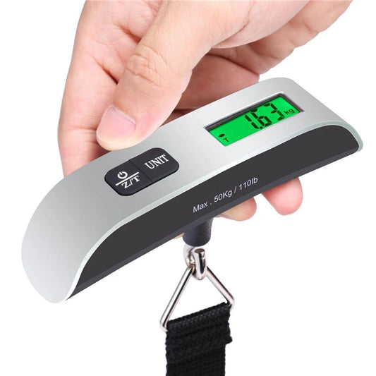 Pèse-bagage numérique avec écran LCD, capacité jusqu’à 50 kg., avec bouton ON/TARE et sangle de fixation pour valise. Idéal pour vérifier le poids des bagages avant le départ.
